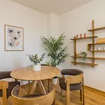 Lehastays - Buckau 15 I 2 I Voll Ausgestattete Kueche I Balkon I Smart Tv Apartment *