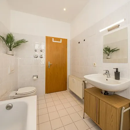 Lehastays - Buckau 15 I 2 I Voll Ausgestattete Kueche I Balkon I Smart Tv *